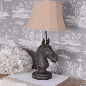 kolonialna lampa z koniem